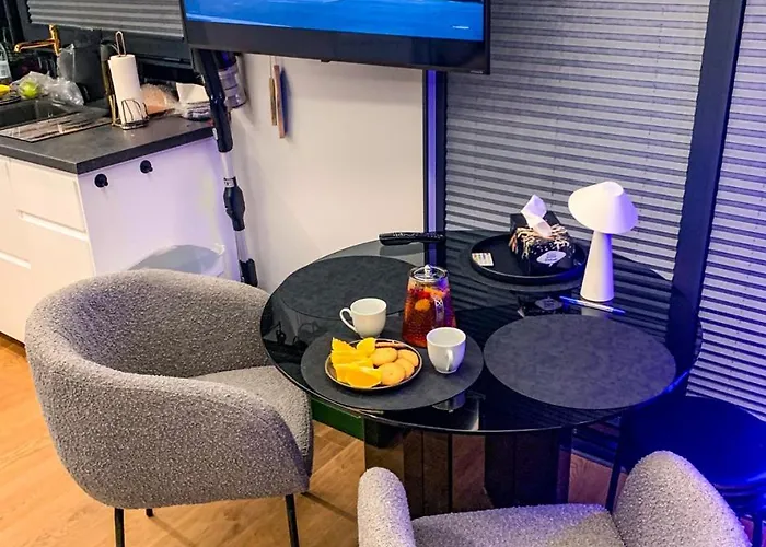 Houseboat - Dom Na Wodzie