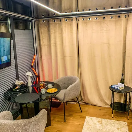 Houseboat - Dom Na Wodzie Πλωτό κατάλυμα *