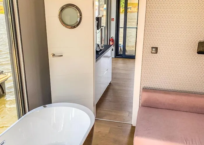 Botel Houseboat - Dom Na Wodzie