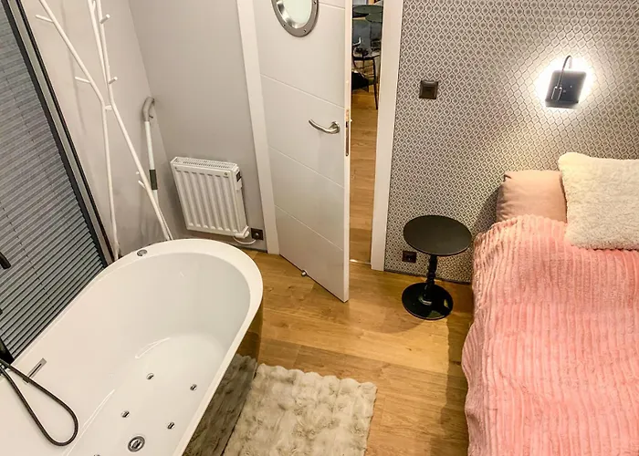 Botel Houseboat - Dom Na Wodzie *